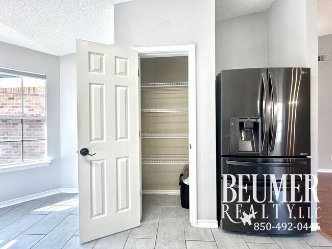 Foto del edificio - Solar Panel 3bd/2bath Home located Northeast Pensacola