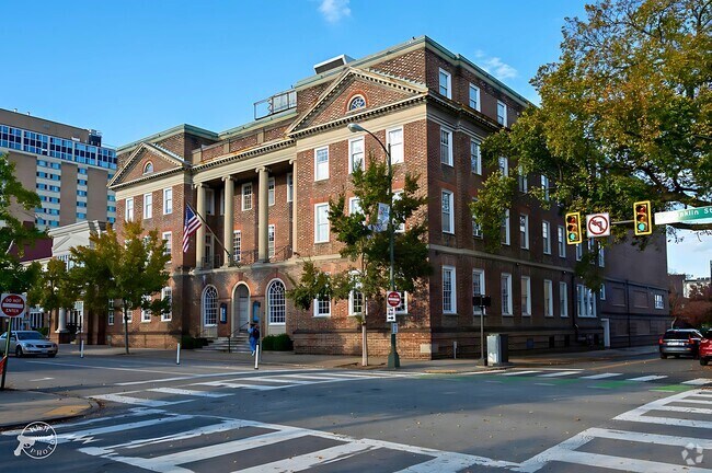 View of Midtown Richmond Apartments for Rent with High Ceilings - Richmond, VA ...