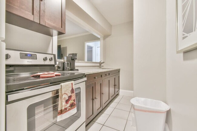 Foto del edificio - 300 W Peachtree St NW