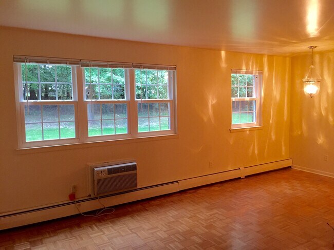 living room - 1000 Knapps Hwy