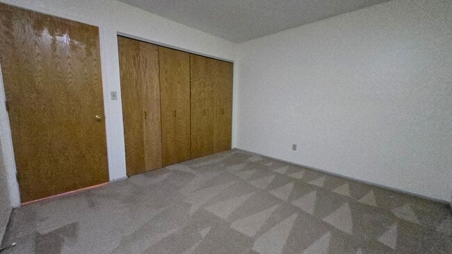 Building Photo - 815 W Puetz Rd