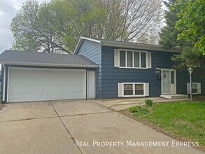 Building Photo - 605 N Williams Ave