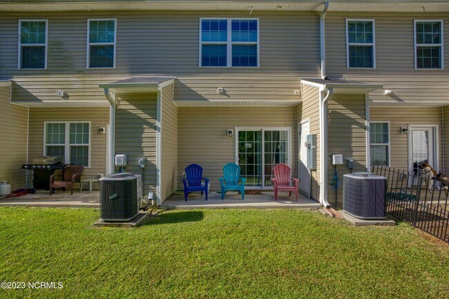 Foto del edificio - 142 Beacon Woods Dr