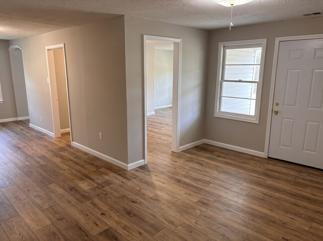Foto del edificio - Freshly Renovated 3-Bedroom Home in Memphis | Available Now