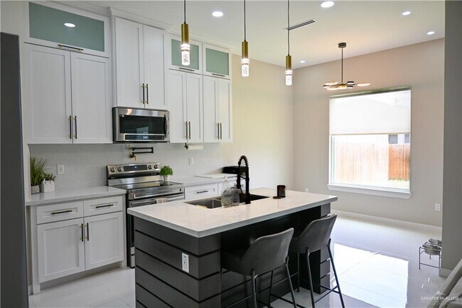 Building Photo - 6008 N Pedaso del Sol St