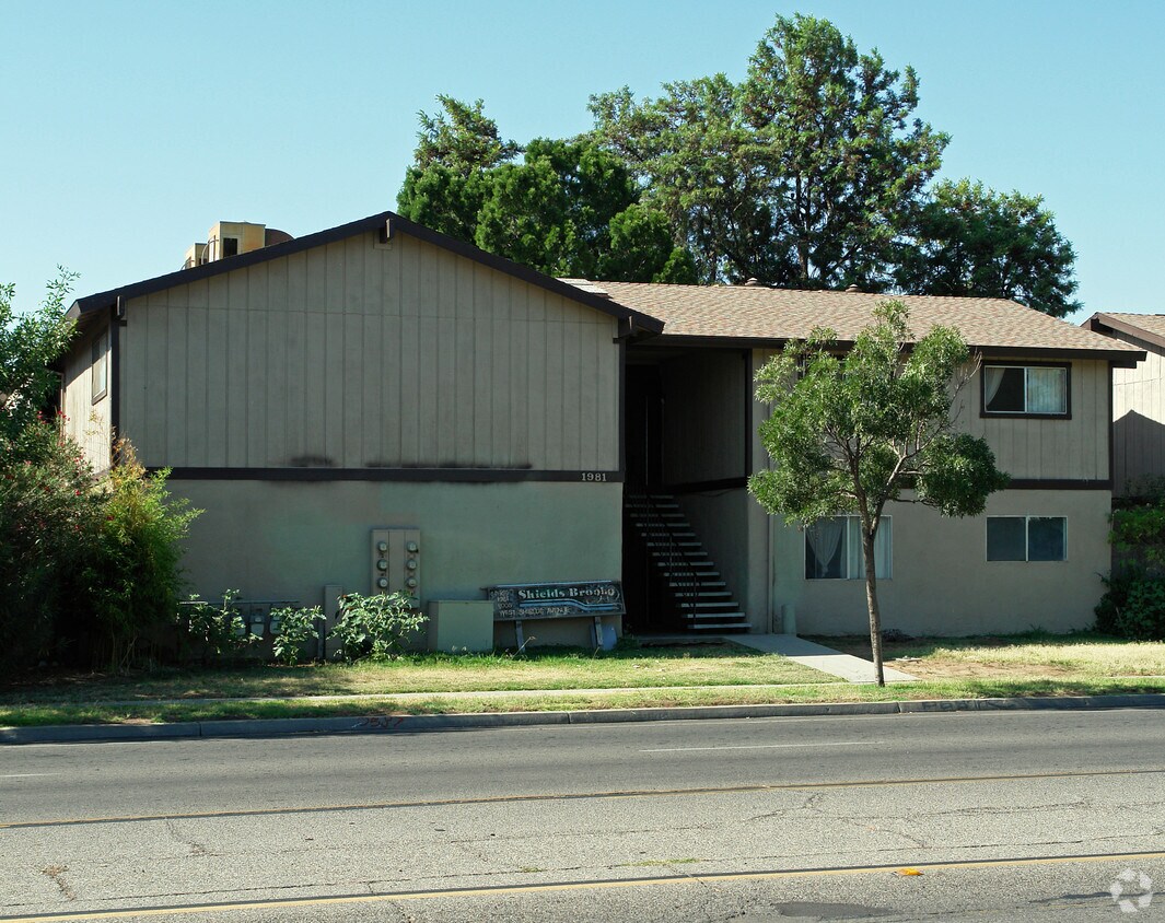Primary Photo - 1981 W Shields Ave