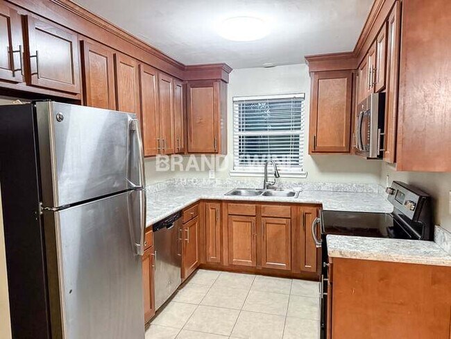 Foto del edificio - 6011 Meadow Ln