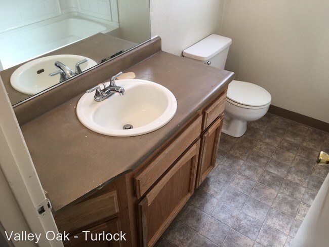 Foto del edificio - 407 W Tuolumne Rd