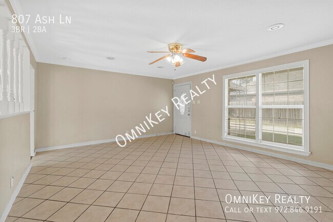 Building Photo - 807 Ash Ln