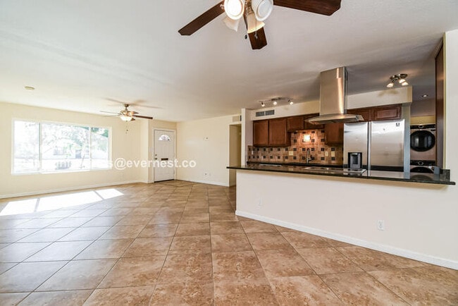 Foto del edificio - 8726 E Bonnie Rose Ave