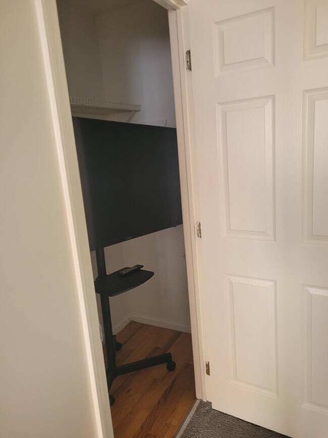 Building Photo - 368 E 160th St