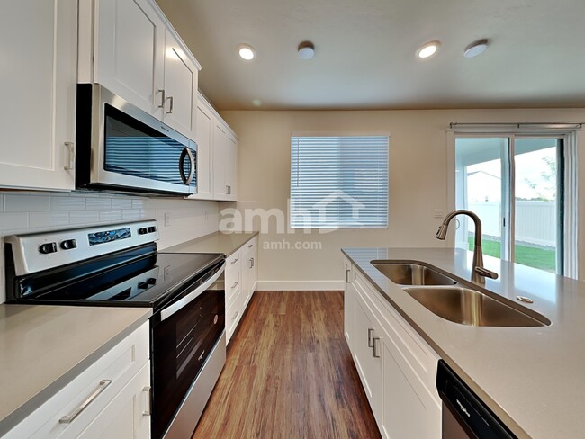 Foto del edificio - 4070 N Bold Stripe Ave