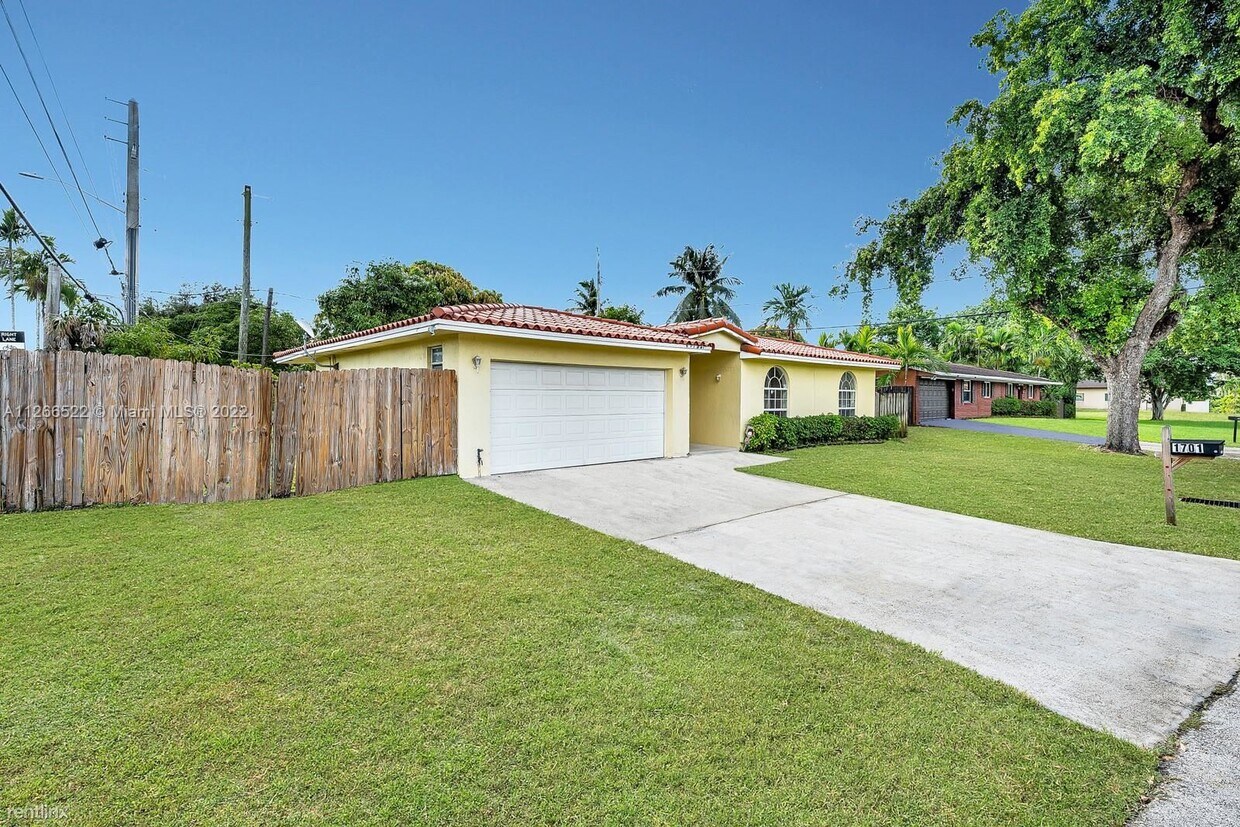 Primary Photo - 3 br, 2 bath House - 1701 SW 95th Ter