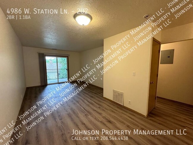 Foto del edificio - Upstairs 2 bedroom with patio, near Lakeha...