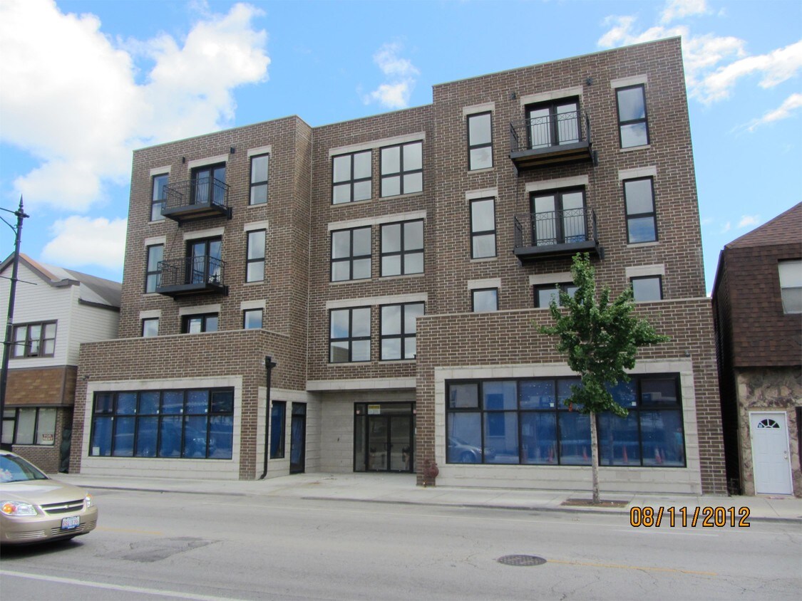 3229 S Halsted St Unit 2East, Chicago, IL 60608 Room for Rent in