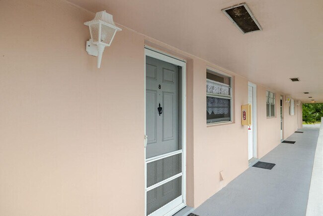 Foto del edificio - 18081 SE Country Club Dr