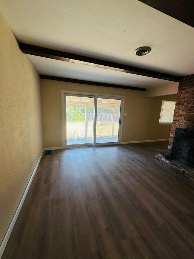 Building Photo - 6713 Greenleaf Dr