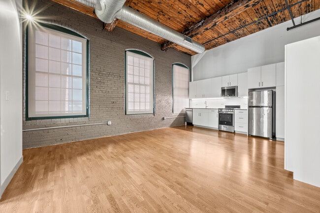 111 Allyn Street 1 Bed Loft - The Hartford Carriage House