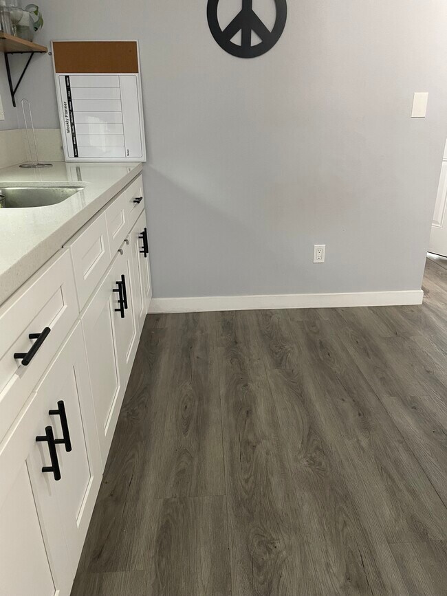 Estudio - 6425 Haas Ave