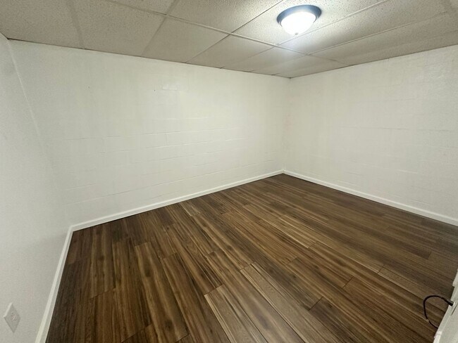 Foto del edificio - 630 E Jennings Rd