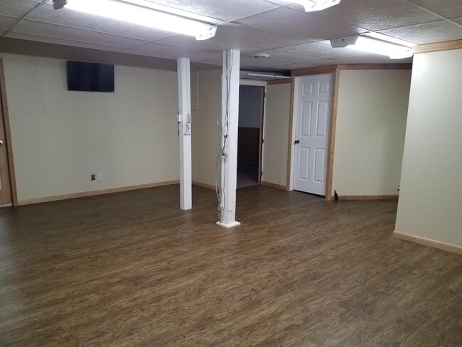 Building Photo - 613 Ave G