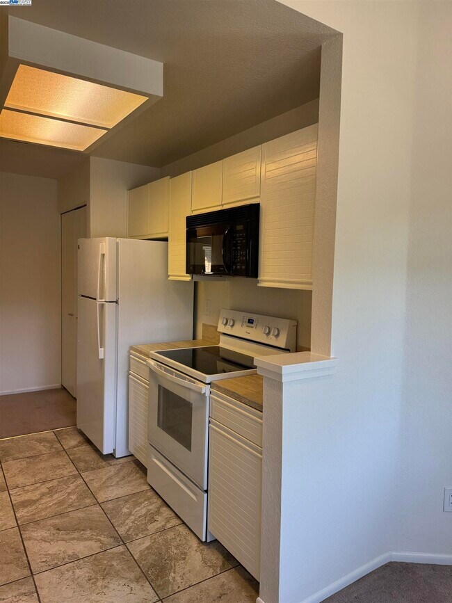 Foto del edificio - 8145 Mountain View Dr