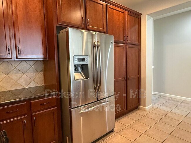 Building Photo - 475 Dartmoor Ct