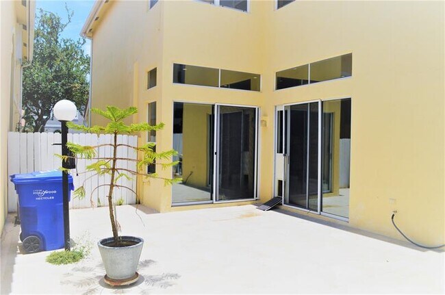 Building Photo - 1120 Papaya St