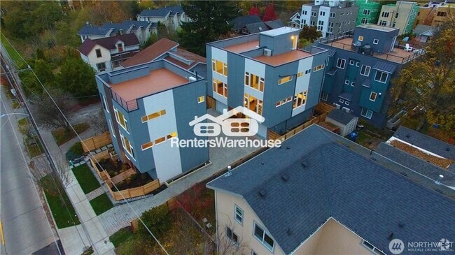 Building Photo - 2612 SW Genesee St