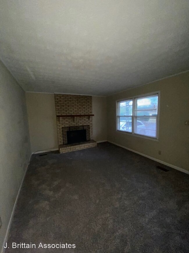 2 br, 2 bath House 1329 Montevallo Road House Rental in Weaver, AL