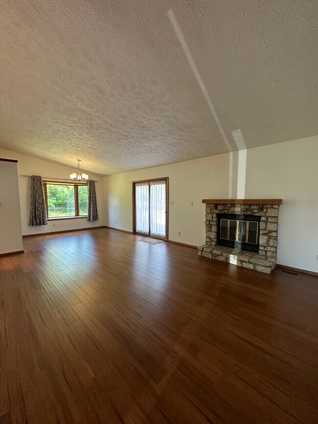 Building Photo - 1830 E Thornton Dr