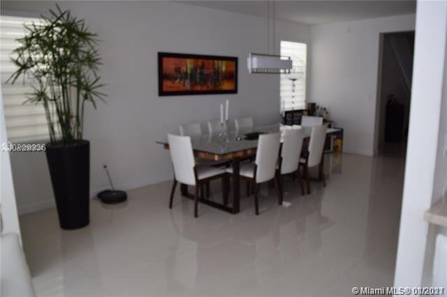 Foto del edificio - 7026 NW 103rd Pl