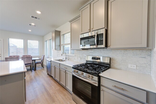 Building Photo - 31918 Holland Arbor Trl