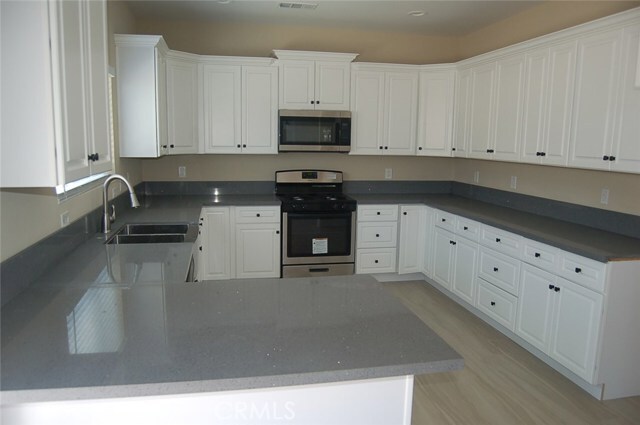 Foto del edificio - 17565 Owen St