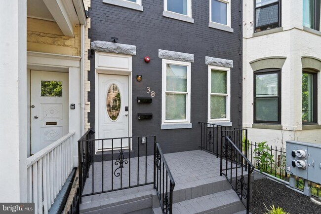 Foto del edificio - 38 Randolph Pl NW