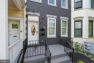 Building Photo - 38 Randolph Pl NW