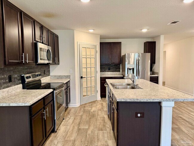 Foto del edificio - 6420 Churchill Cir
