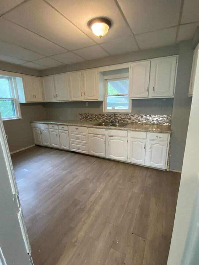 Foto del edificio - Section 8 Welcomed! Charming 3-bedroom hom...