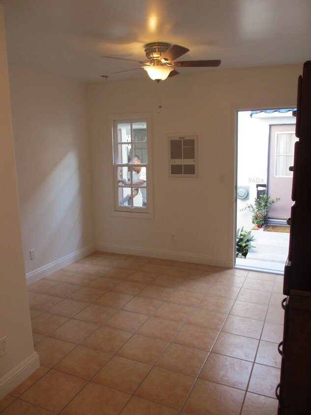 Primary Photo - 940 N Sweetzer Ave
