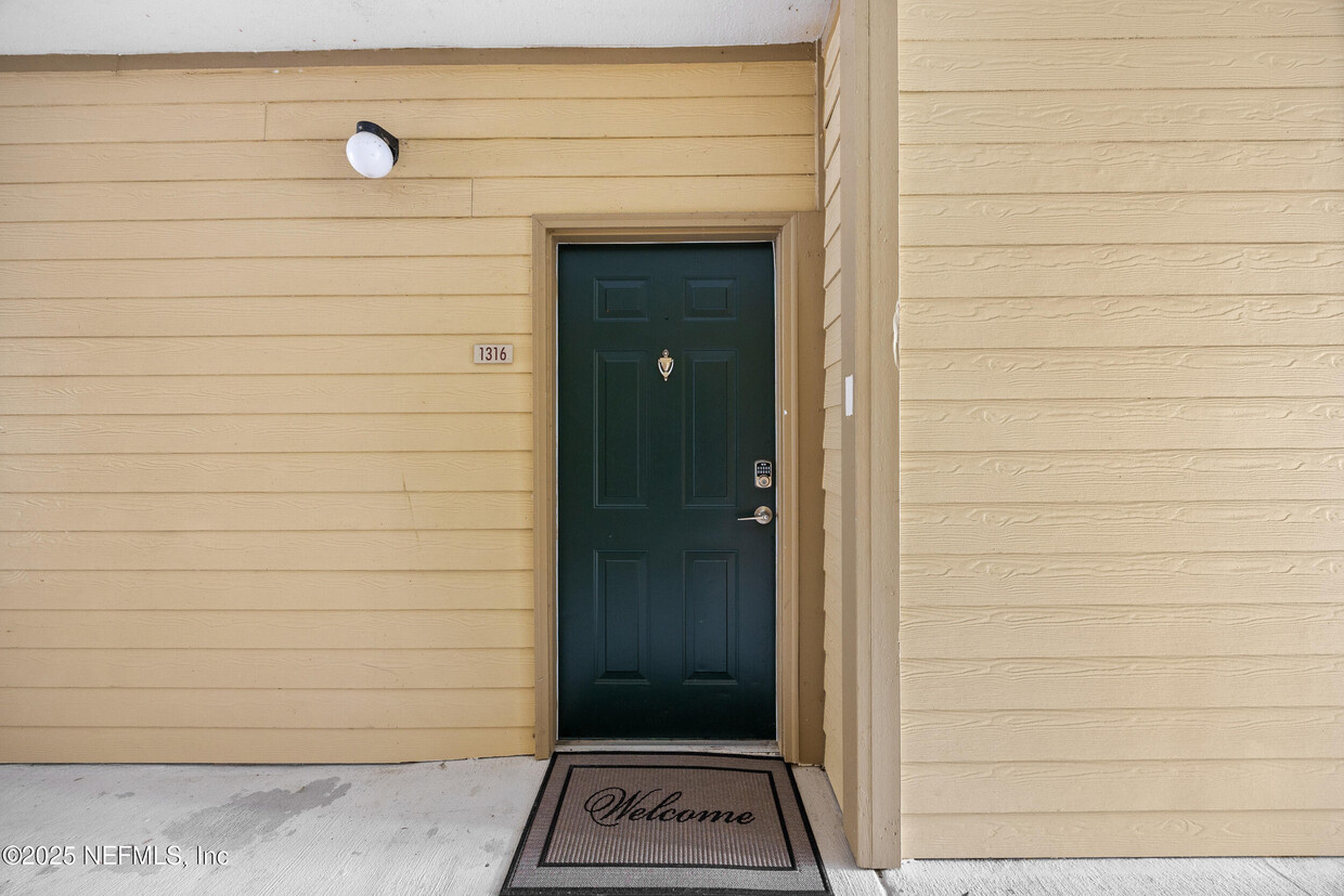 Foto principal - 7800 Point Meadows Dr