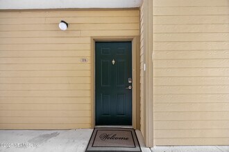 Building Photo - 7800 Point Meadows Dr