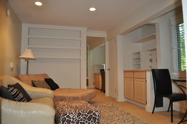Building Photo - Adorable 1 Bedroom San Anselmo In-Law Unit