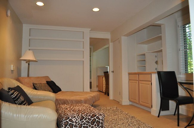 Foto del edificio - Adorable 1 Bedroom San Anselmo In-Law Unit