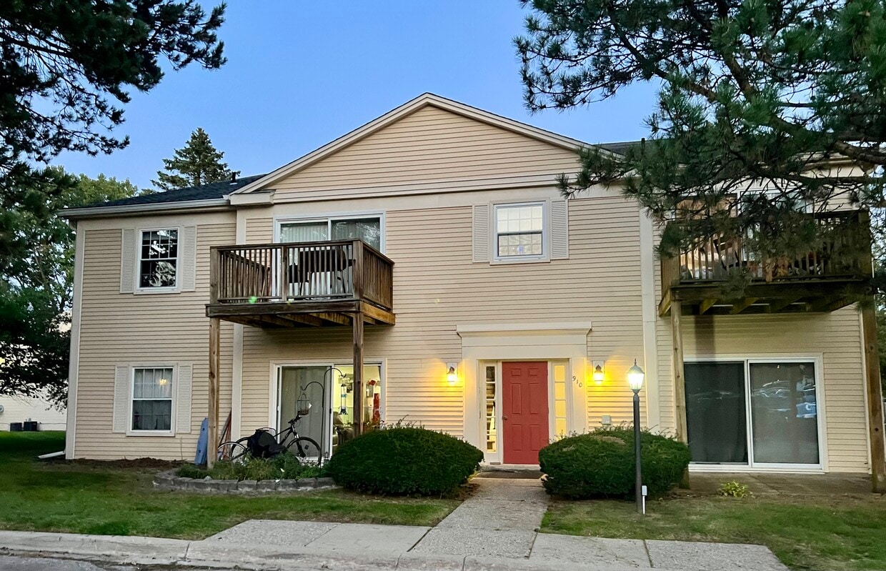 910 Chestnut Hill Dr Unit H, Auburn Hills, MI 48326 Condo for Rent in