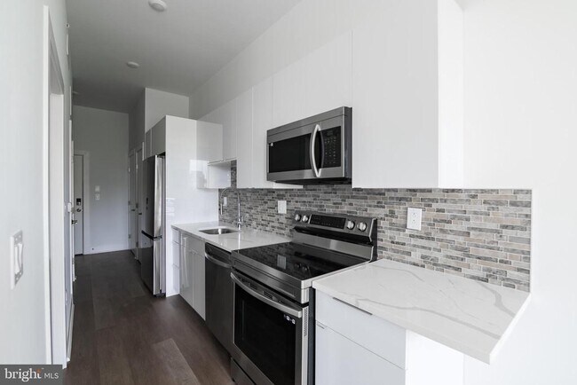 Building Photo - 813 N Broad St