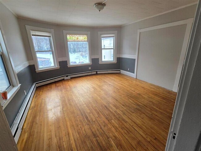 Building Photo - 26 Spruce St