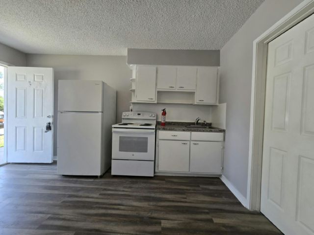 Foto del edificio - 10632 106th Ave N