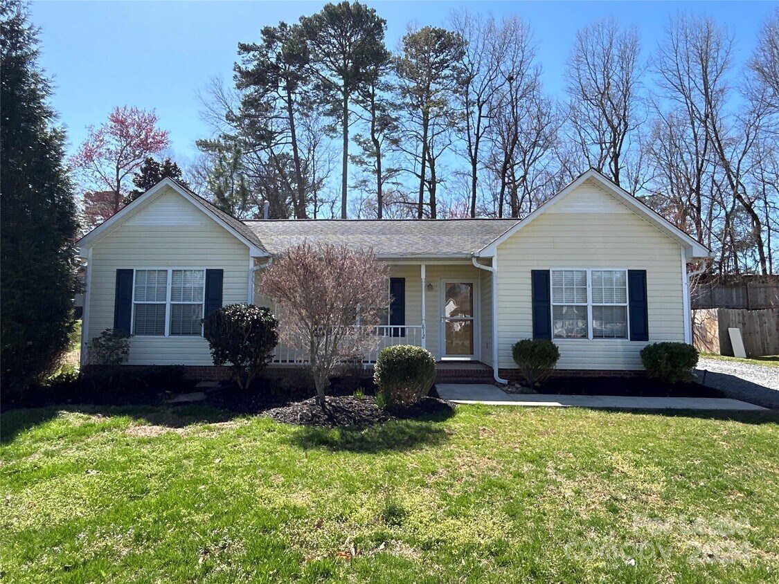812 White Oak Ln, Matthews, NC 28104 House Rental in Matthews, NC