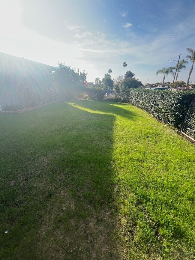 Building Photo - 5850 Cedarglen Dr