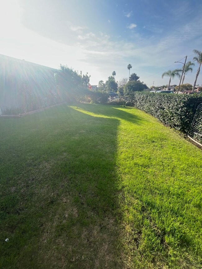 Foto del edificio - 5850 Cedarglen Dr